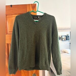 Vintage Rydal 100% Wool Women's Olive V-Neck Sweater